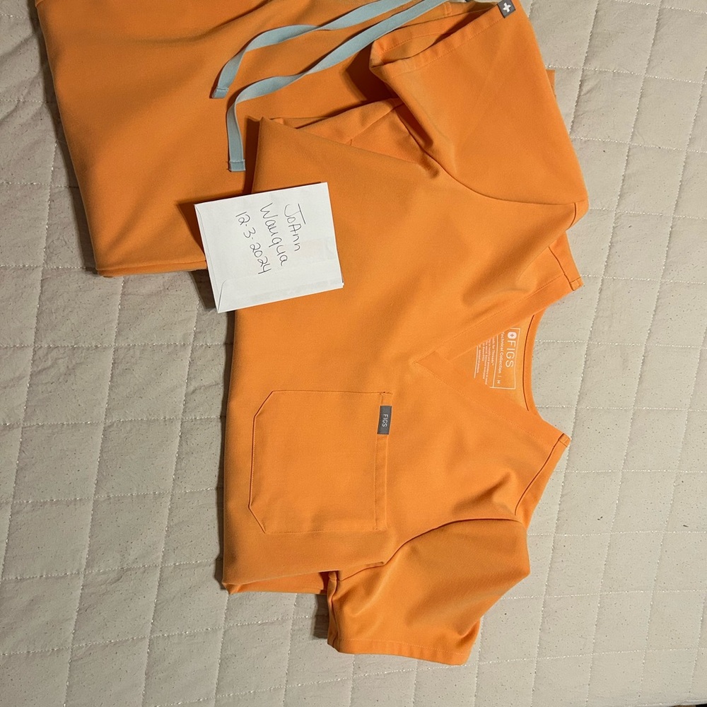 Figs scrub set